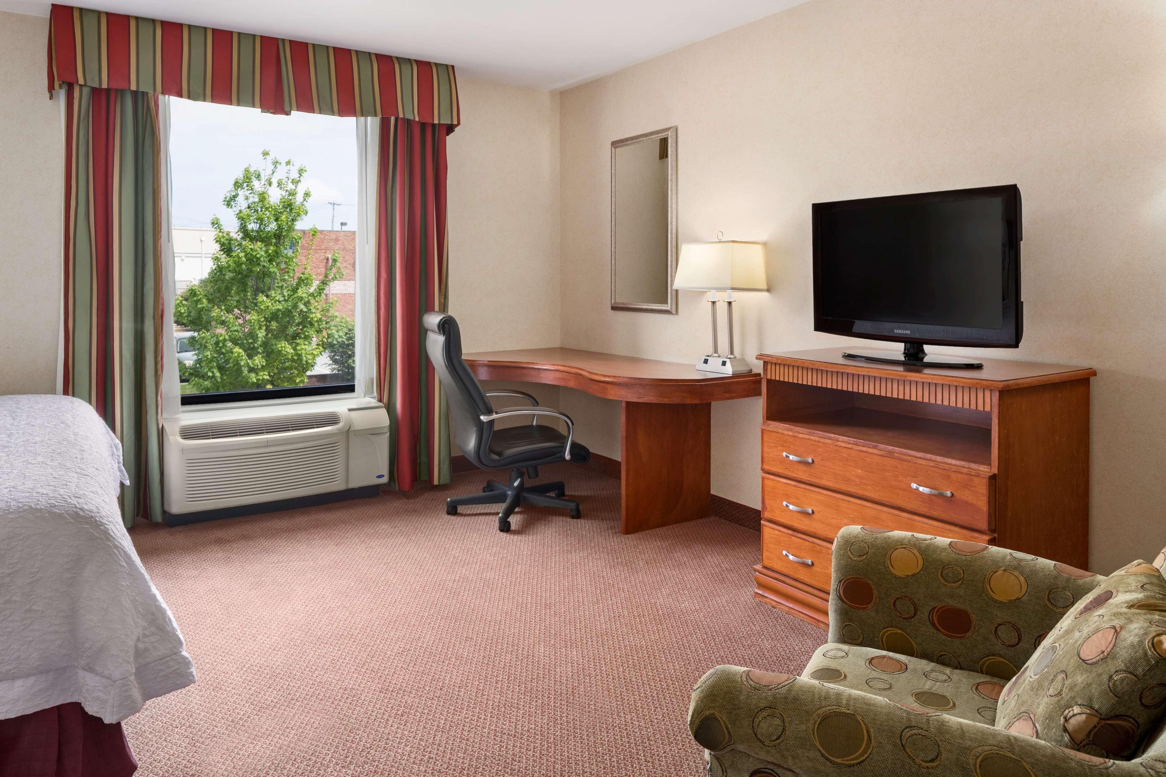 Hampton Inn Belle Vernon Buitenkant foto