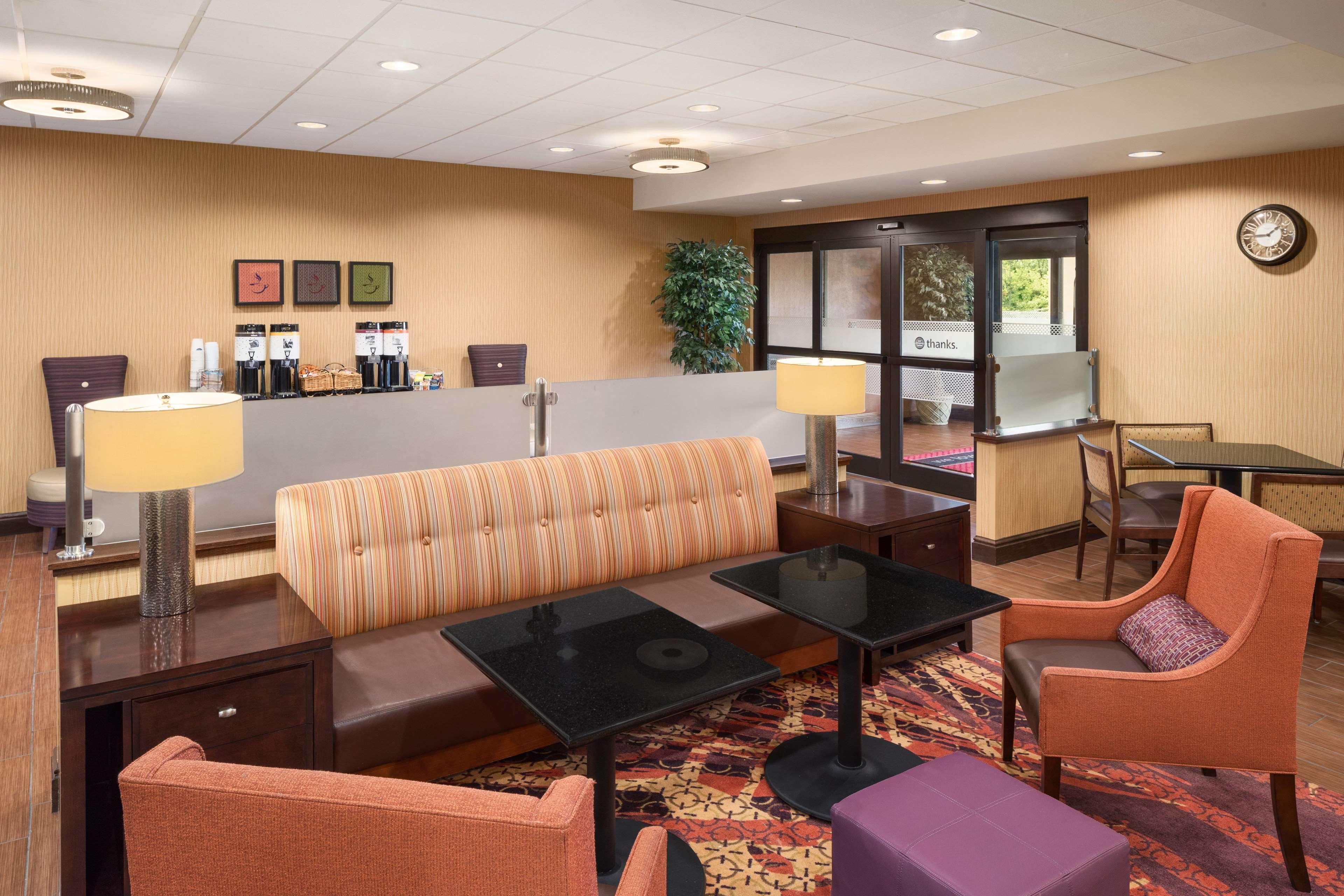 Hampton Inn Belle Vernon Buitenkant foto