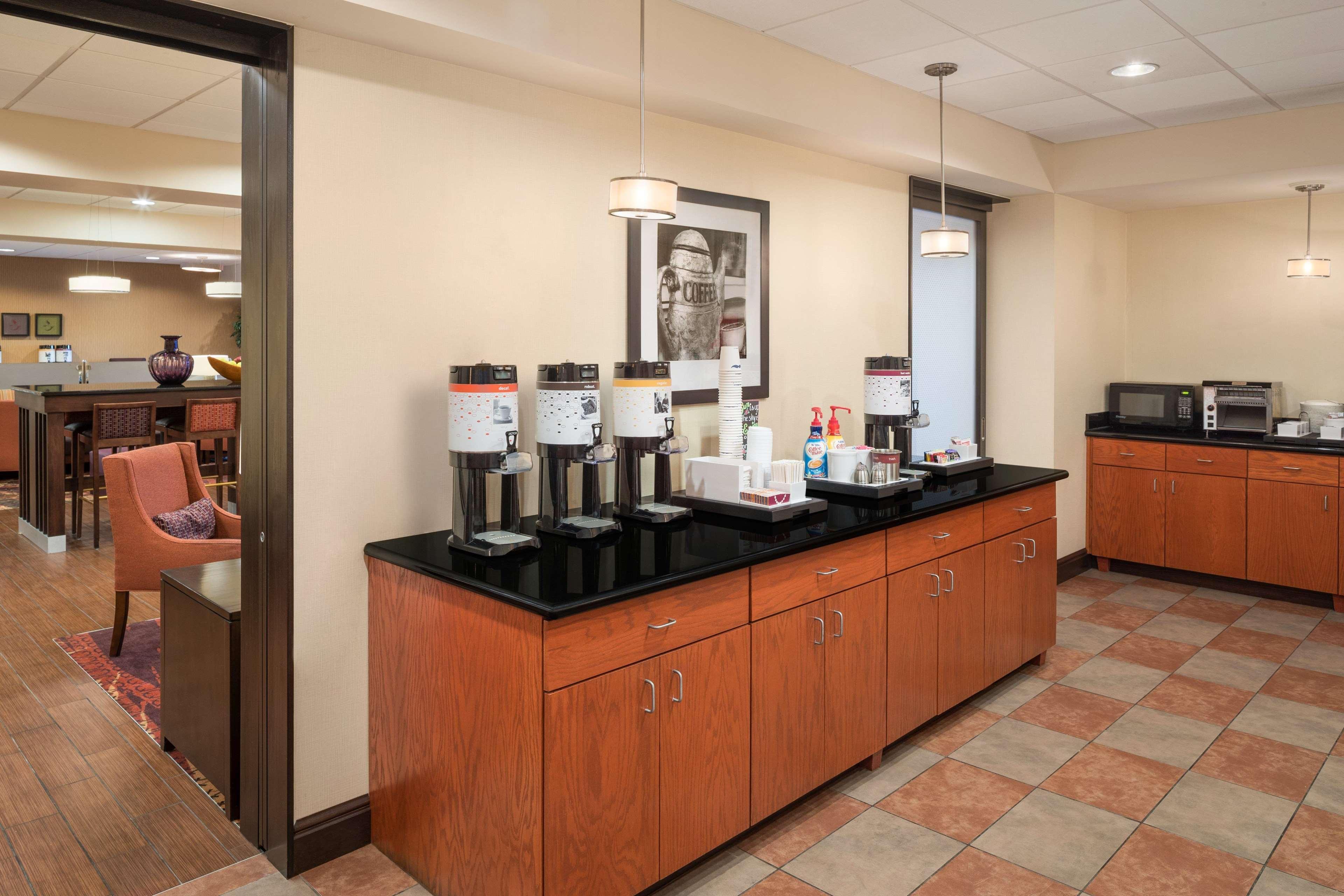 Hampton Inn Belle Vernon Buitenkant foto