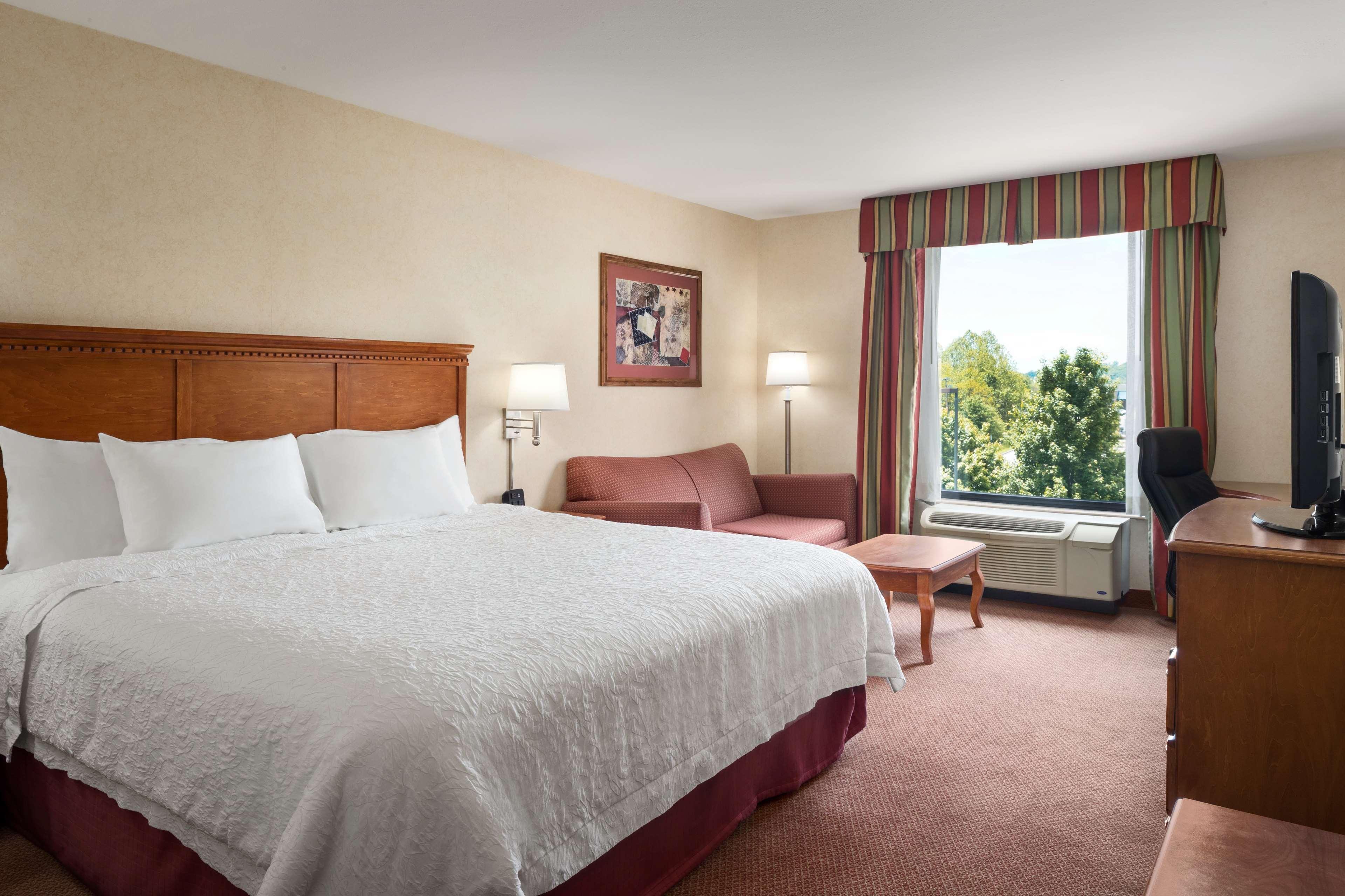 Hampton Inn Belle Vernon Buitenkant foto