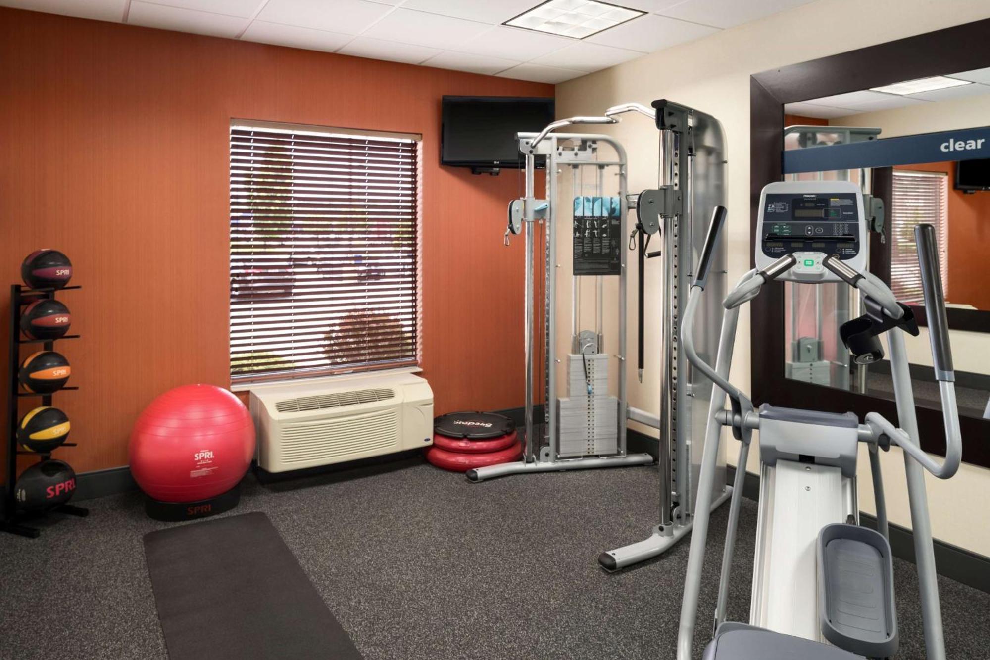 Hampton Inn Belle Vernon Buitenkant foto