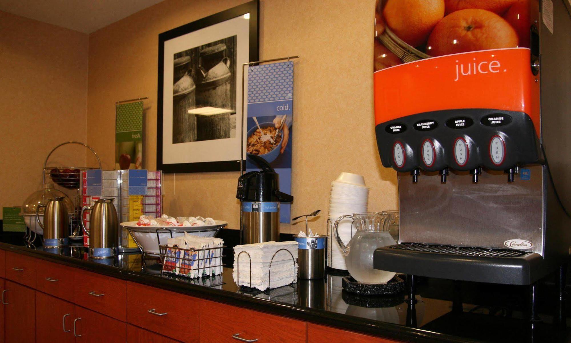 Hampton Inn Belle Vernon Buitenkant foto